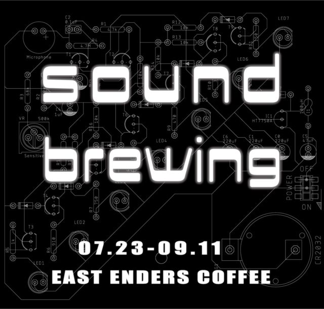 メディアアーティスト・加藤良将と、デバイスアーティスト・鳥居隆司によるサウンドアート・パフォーマンスがEAST ENDERS COFFEEにて開催。