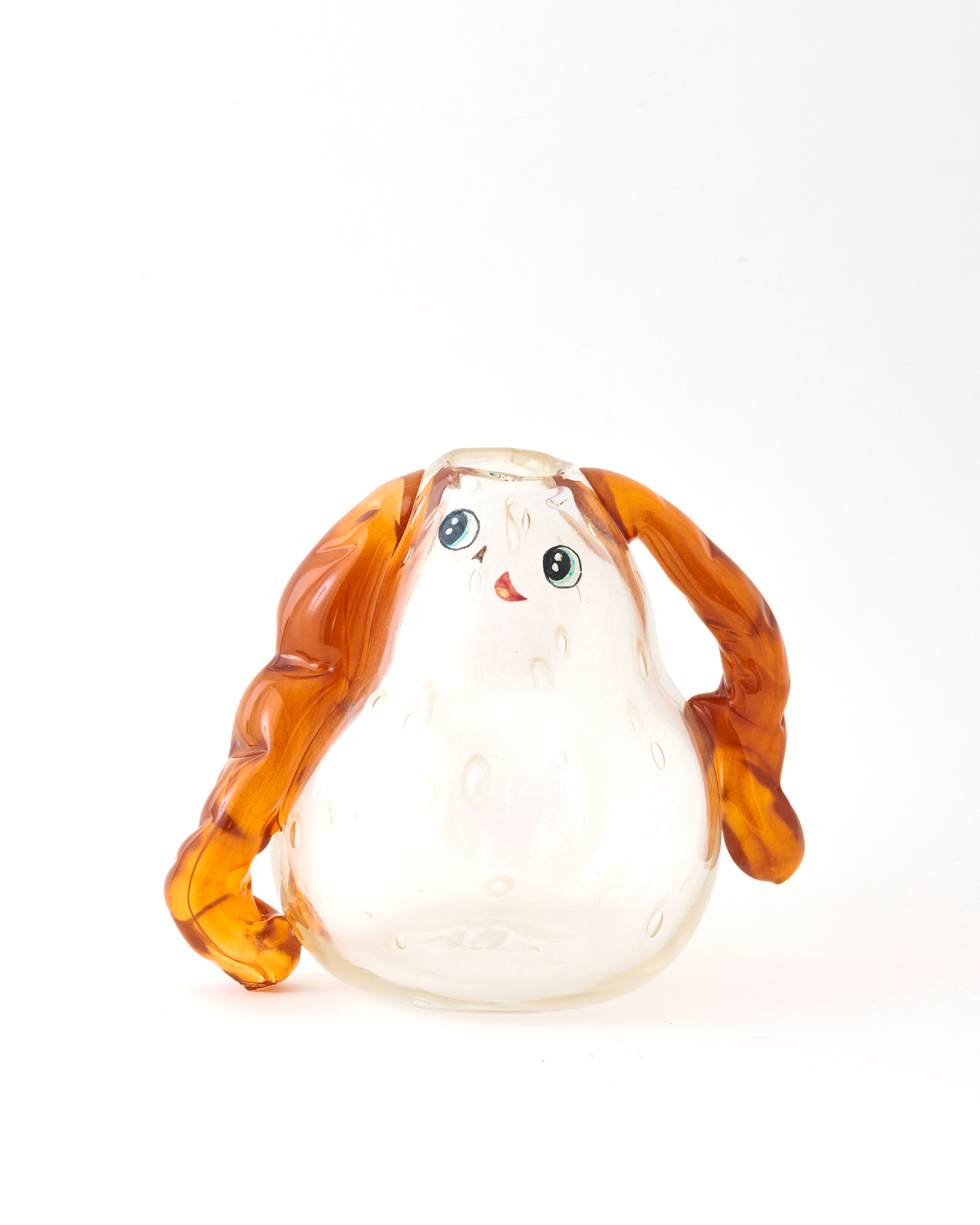 雑誌「GINZA」の表紙を飾ったことでも話題のガラス作家・Yuri Iwamoto