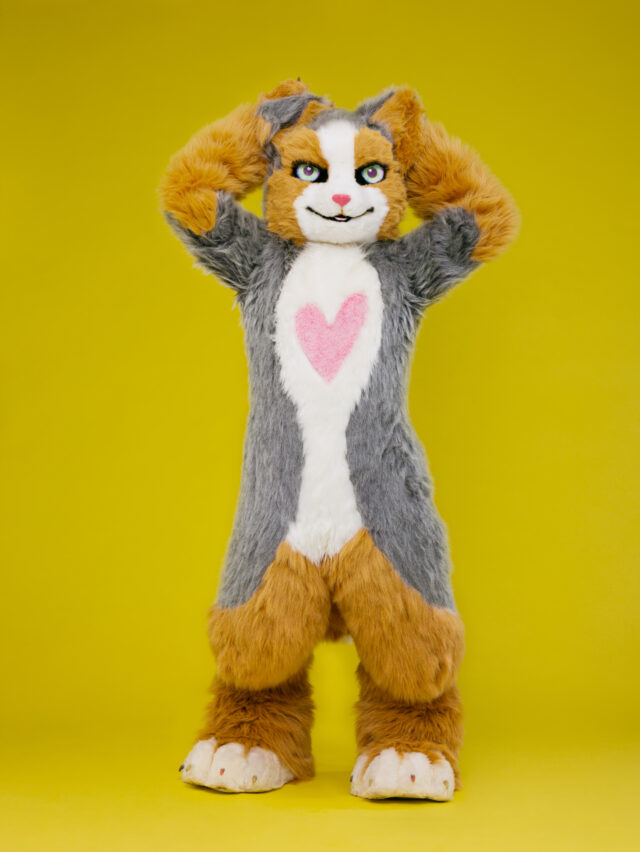 アフリカとアジアを横断する現代美術展が岐阜県美術館で開催中。エリアス・シメ、ワンゲシ・ムトゥ、なみちえ、吉國元ら多様な表現の作家たちが展示。